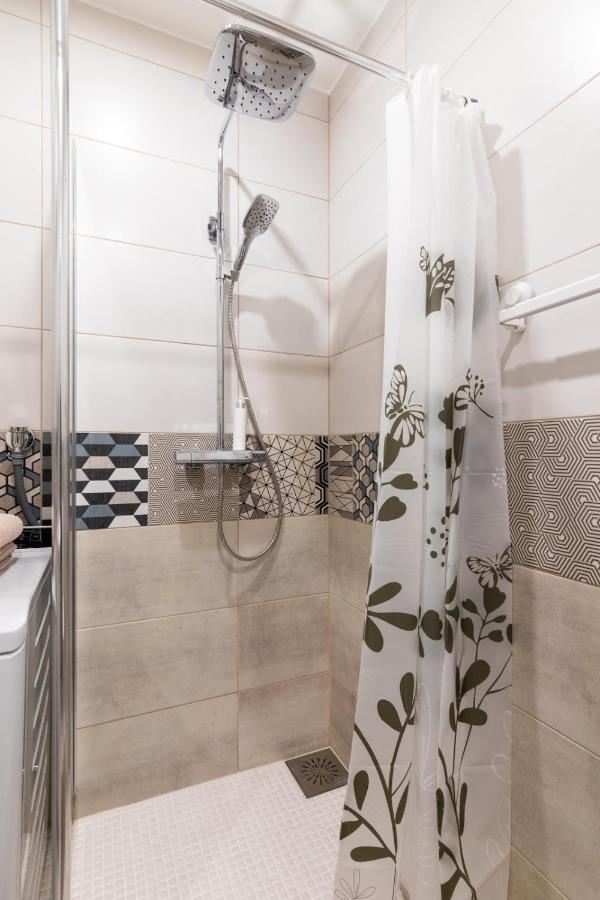 Charming 1Br In Superb Location, Free Parking & Wi-Fi Appartement Tallinn Buitenkant foto